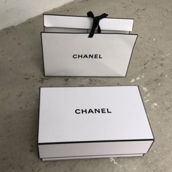 Chanel Gift Box & Bag - Picture 1 of 7